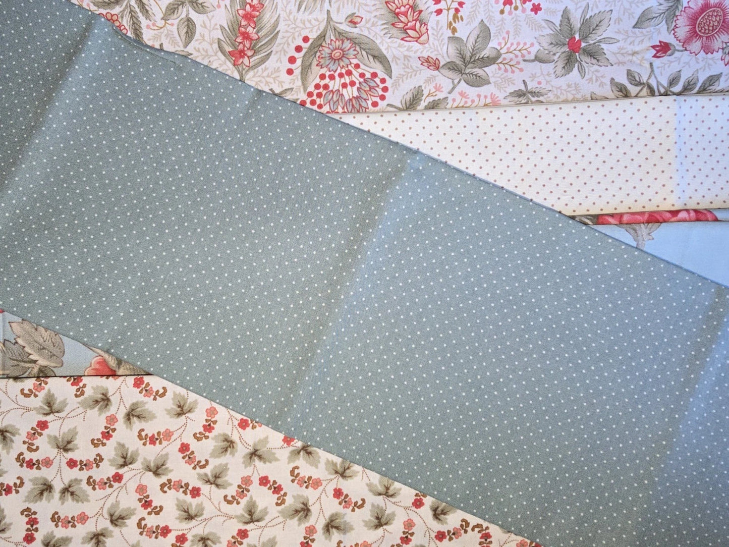 100% COTTON 6 FABRIC FAT QUARTER BUNDLE & NEEDLES TAPE GUTTERMANN THREAD!! GIFT