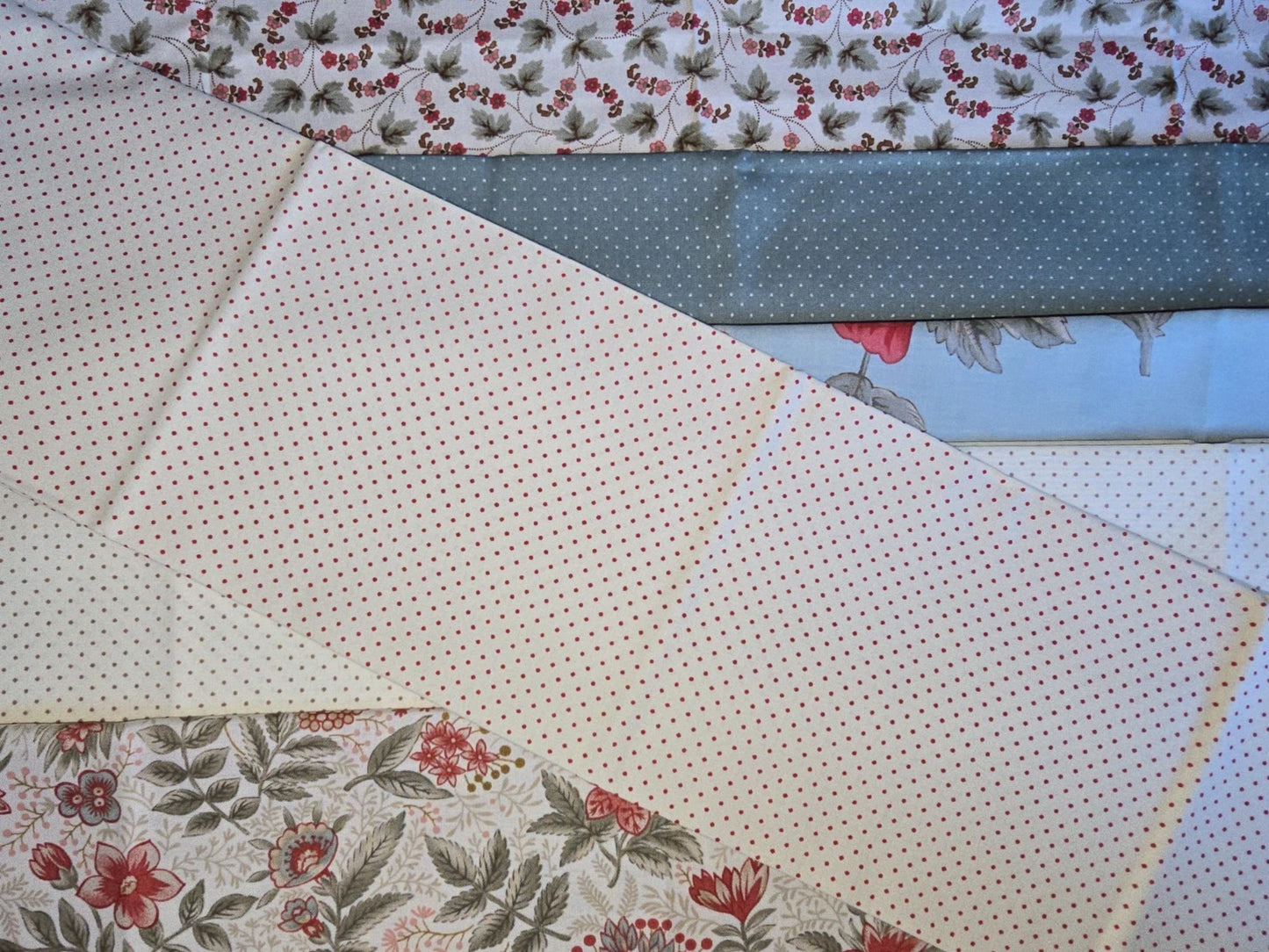 100% COTTON 6 FABRIC FAT QUARTER BUNDLE & NEEDLES TAPE GUTTERMANN THREAD!! GIFT